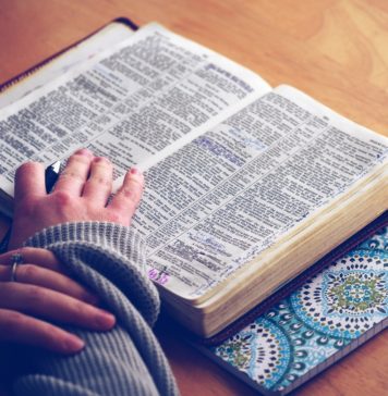 Урок 76 ВНЕКЛАССНОЕ ЧТЕНИЕ. ПОЭЗИЯ А. Т. ТВАРДОВСКОГО. Урок-концерт «Грозные годы войны» литература