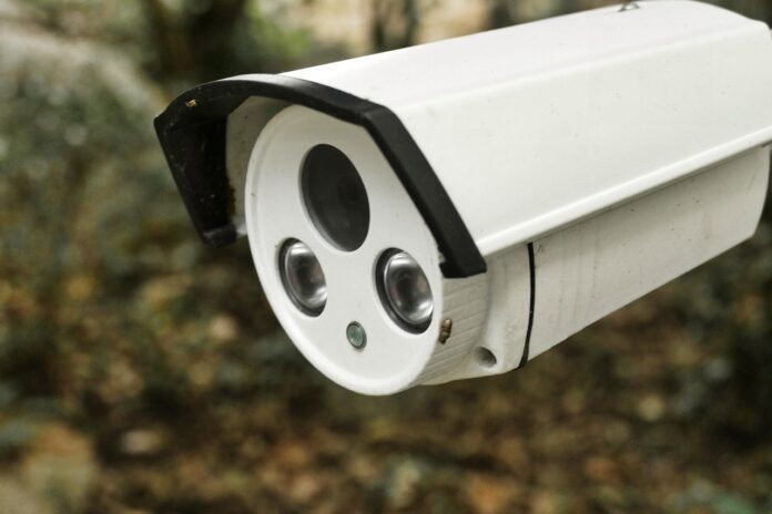 Как обезопасить свой дом: система видеонаблюдения и другие меры безопасности